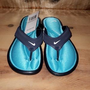 Women’s Chlorine Blue & White Nike thong sandals